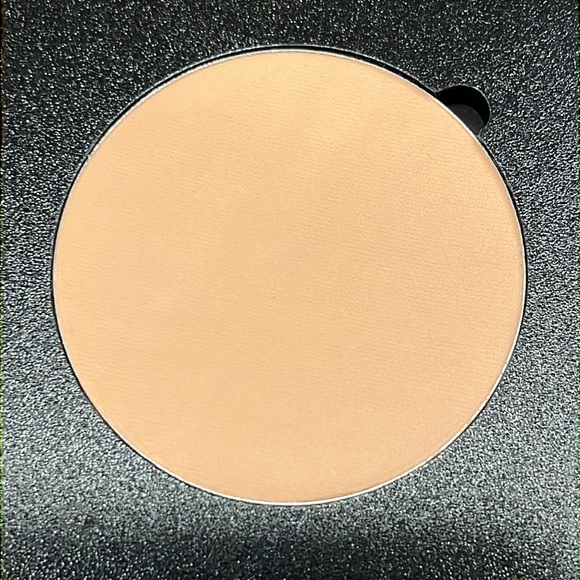 L'Bri Perfect Finish Dual Action Compact Powder Foundation - Rich Beige (63-RIB) - Picture 2 of 4